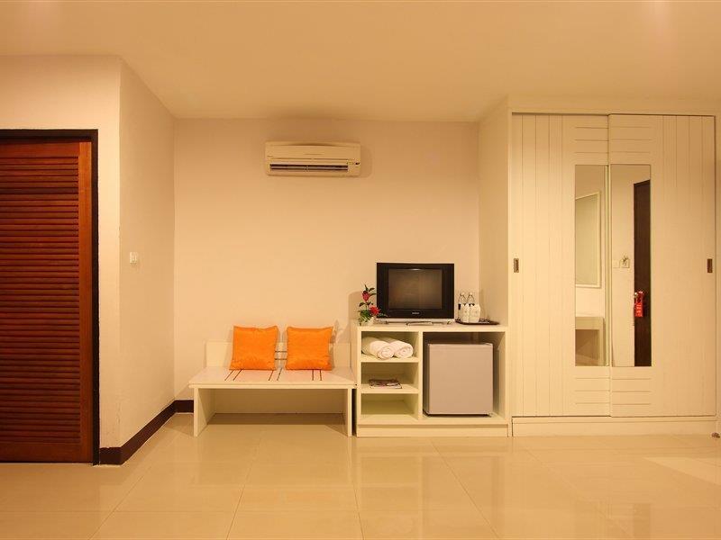 Baramee Hip Hotel Phuket Exterior foto